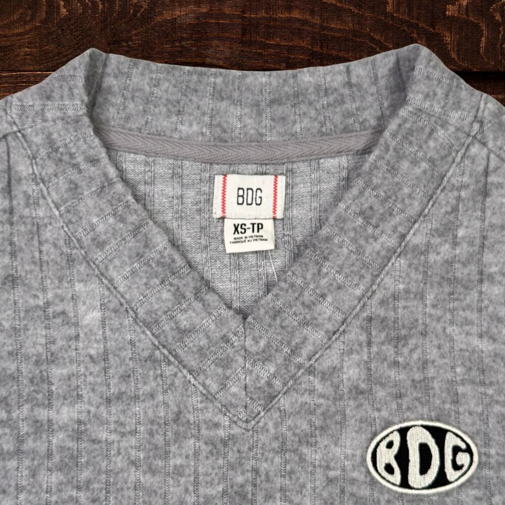 Urban Outfitters BDG Kodi Cropped Ribbed V-Neck Sweater Vest Gray XS - Picture 4 of 8